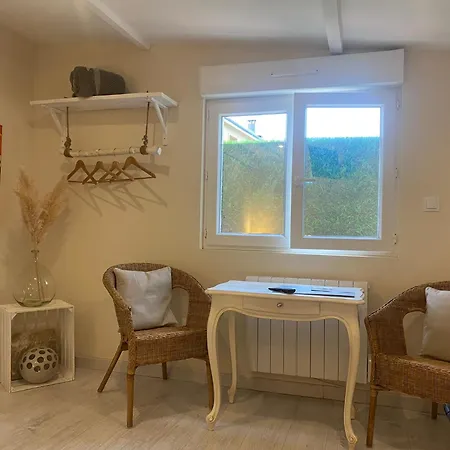 Severine D'hotes Panzió Floing